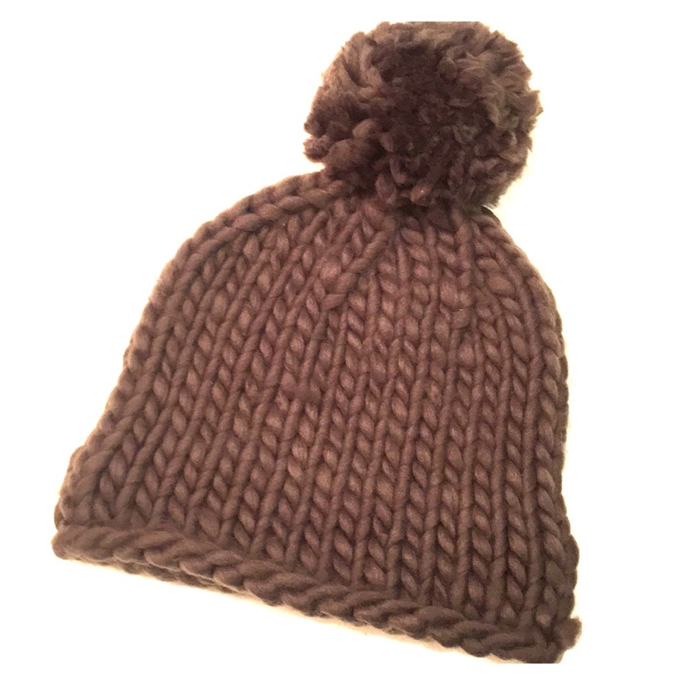 Crochet knit beanie w giant Pom Pom